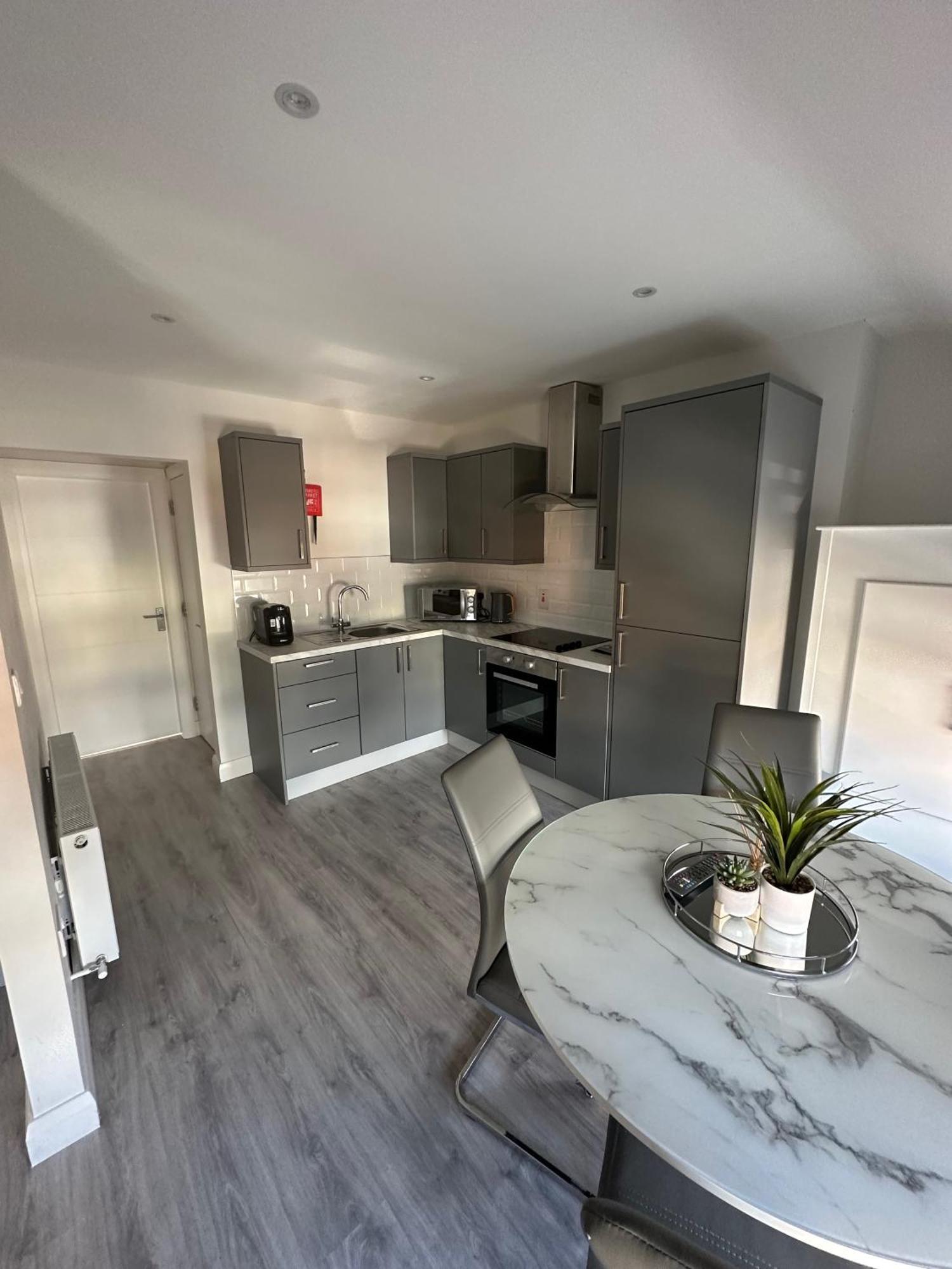 Westland Suites - Stylish, Modern, Elegant, Central Apartments A Londonderry Kültér fotó